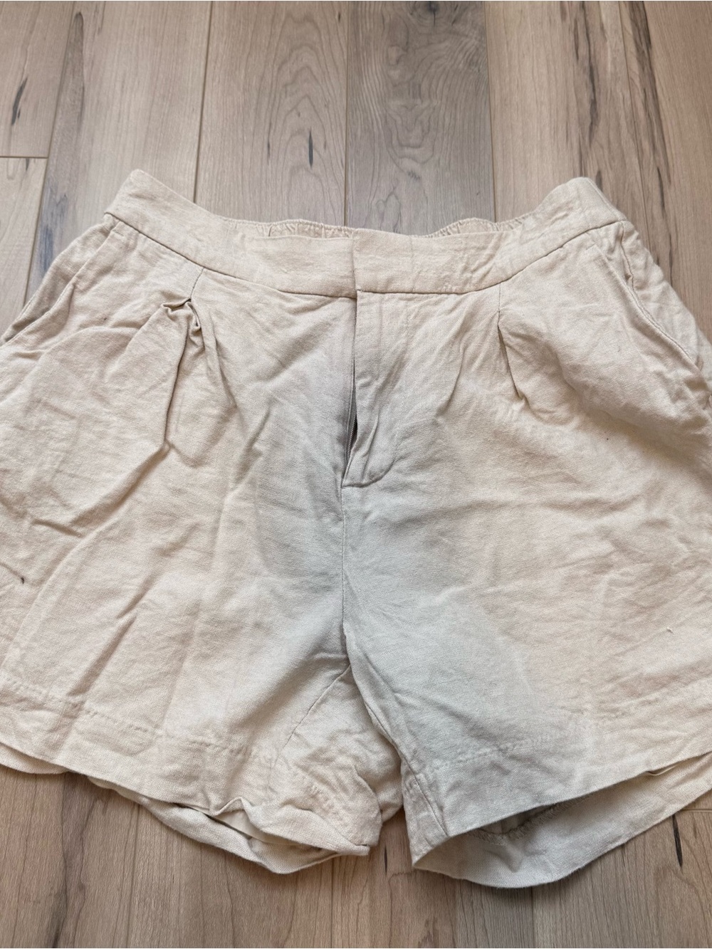Tommy Hilfiger Linen High-Rise Shorts - Picture 2 of 4